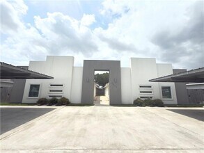 Building Photo - 1303 W Heritage Dr