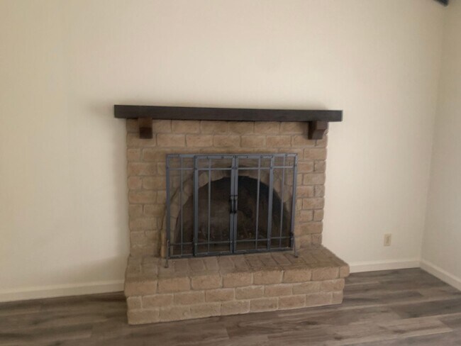 Foto del edificio - Large one story 4 bedroom home in Orangevale