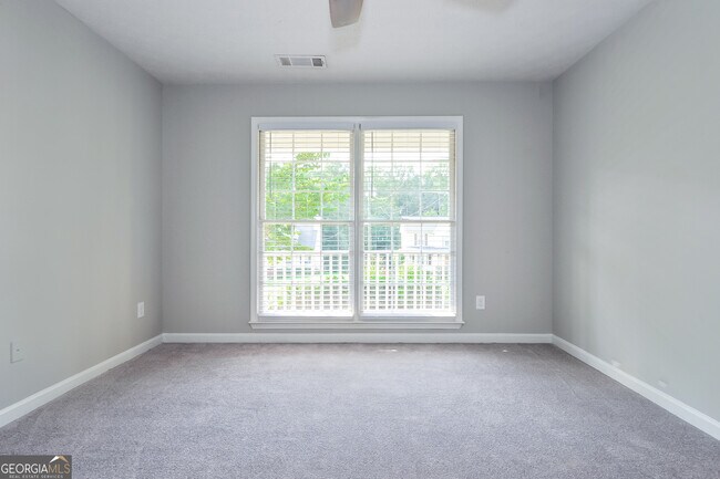 Building Photo - 160 Willow Tree Terrace