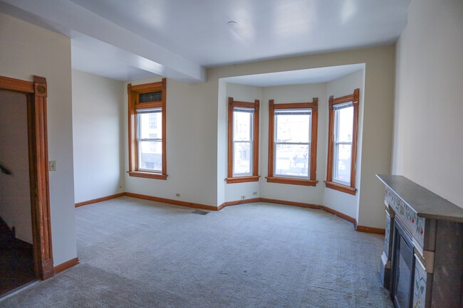Building Photo - 3464 N Clark St