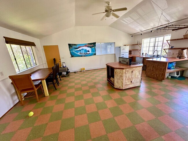 Foto del edificio - 1620 Kaupakalua Rd