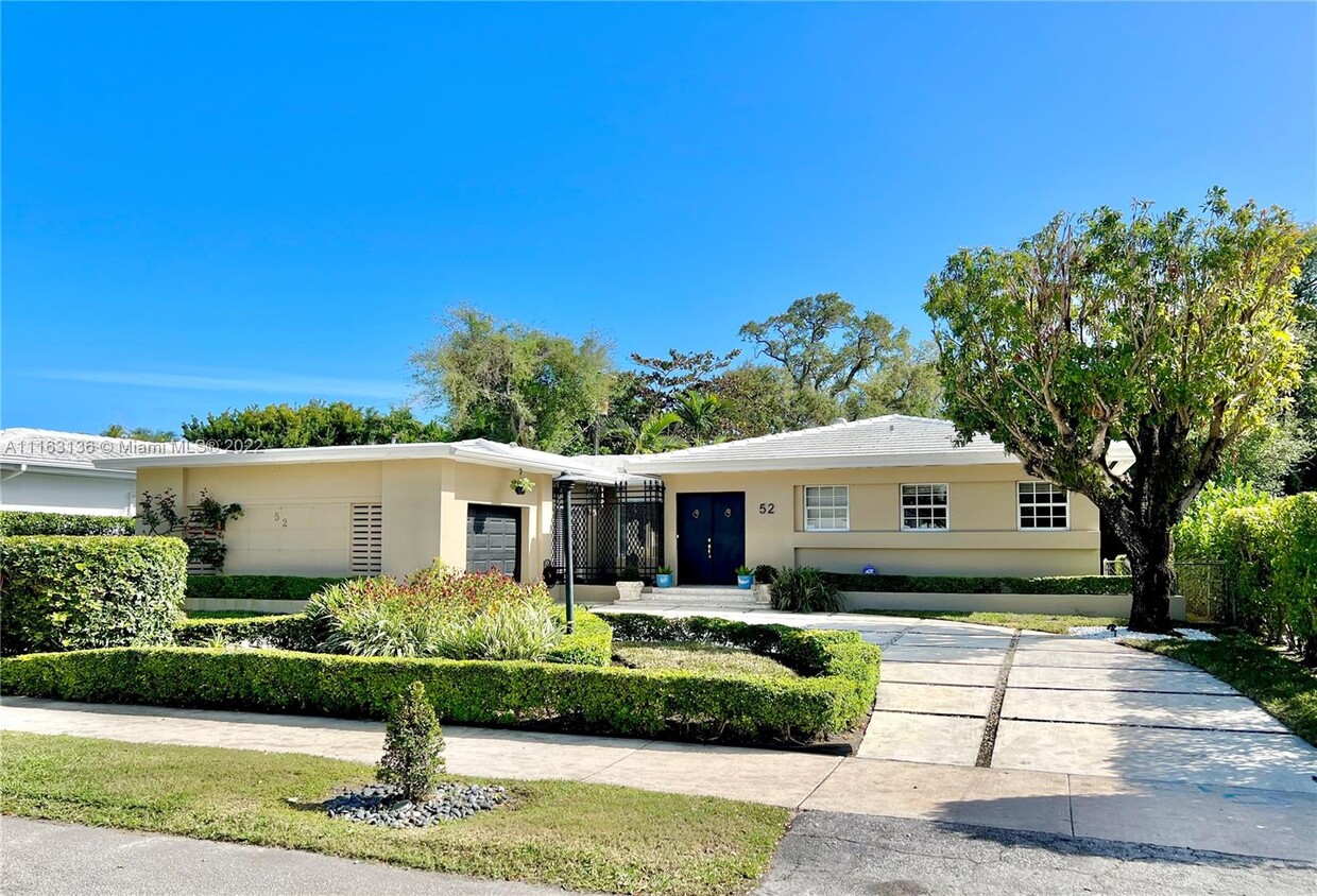 Primary Photo - 52 Shore Dr W