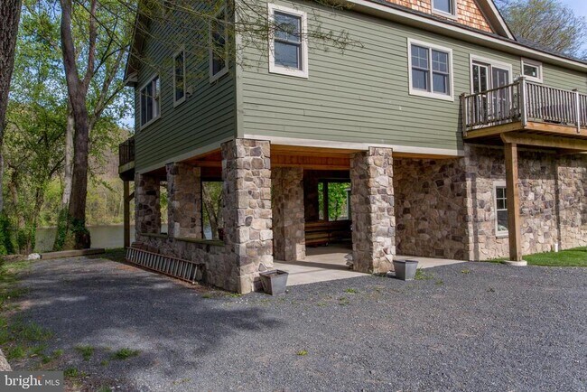 Building Photo - 10 Walters Ln