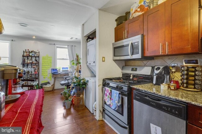 Foto del edificio - 238 W Girard Ave