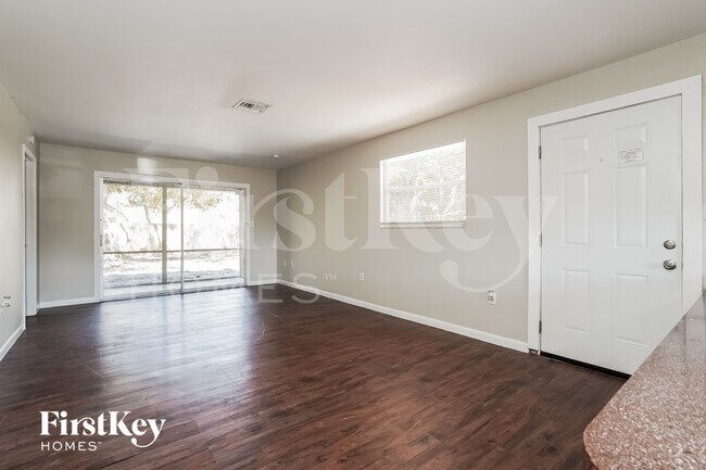 Foto del edificio - 3532 Brink Cir