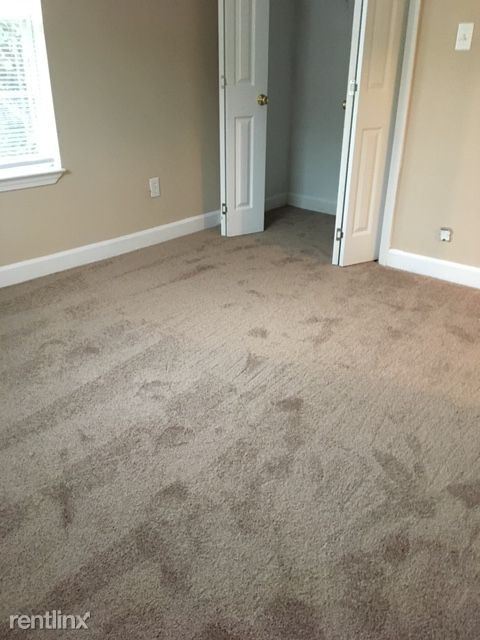 Building Photo - 3 br, 2 bath Triplex - 8616 Spring Ave Apt C