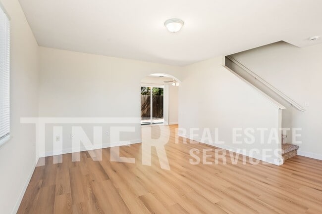 Foto del edificio - 5710 Cypress Ave