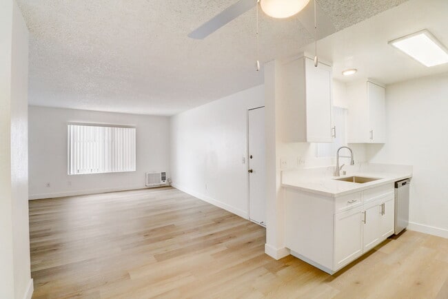 Building Photo - Valle at Canyon