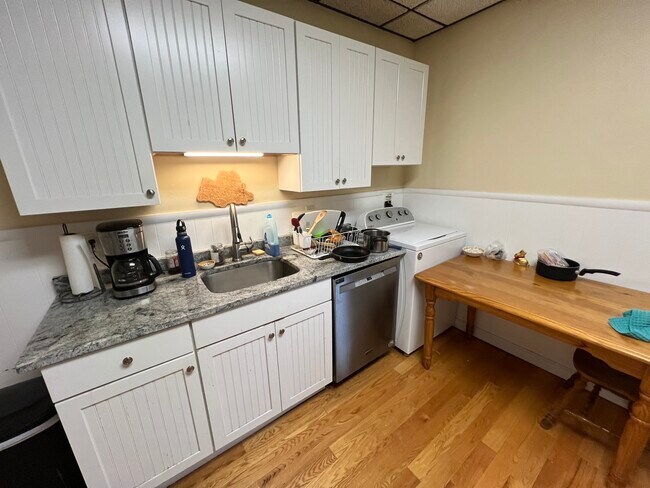 Building Photo - 27 Cameron Ave