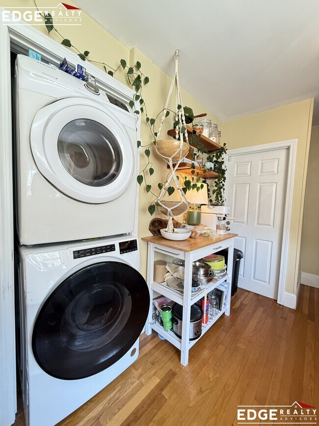 Building Photo - 61-63 Surrey St. Unit 1