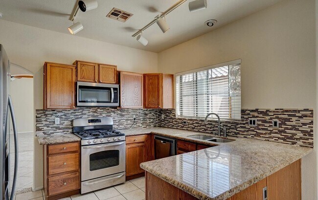 Foto del edificio - 8820 W Shaw Butte Dr