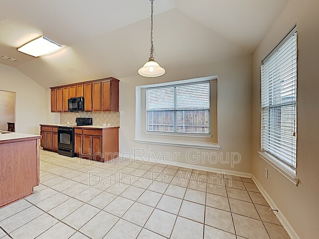 Foto del edificio - 3033 Lakefield Dr