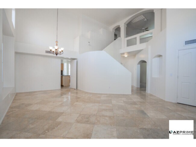 Foto del edificio - Live large in this Gorgeous 4/3 Unfurnishe...