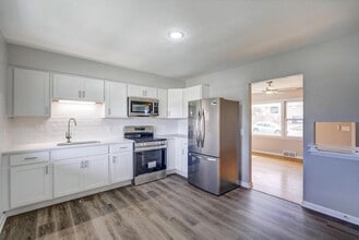 Building Photo - 109-115 Ridge Dr