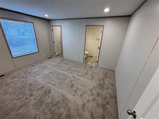 Building Photo - 23 Bradley Ln