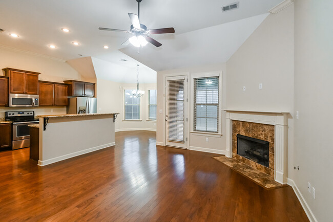 Foto del edificio - Stunning Brick Home in Oakland, TN