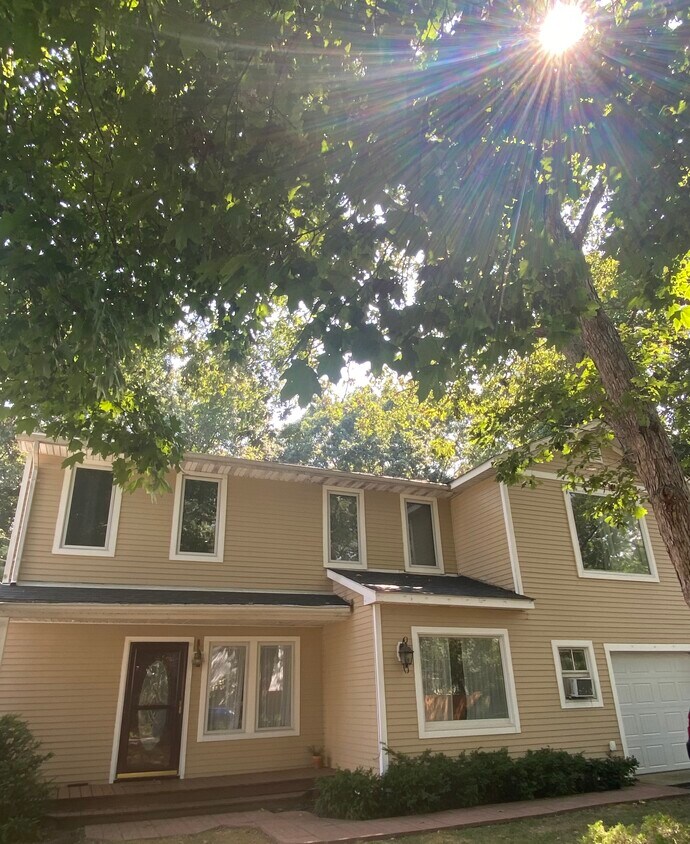 Primary Photo - 110 Parkwood Dr