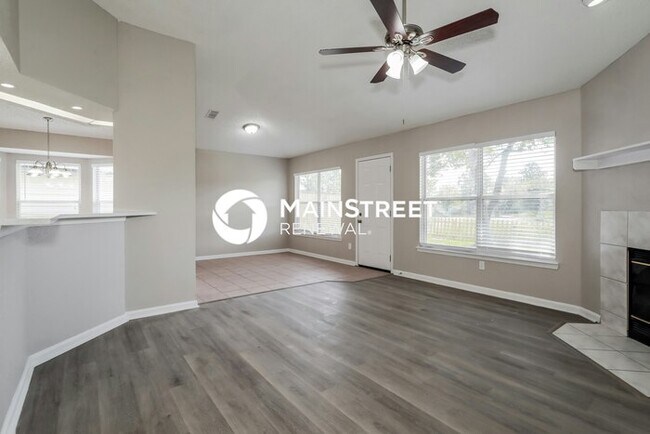 Building Photo - 3 Bedroom Pet-Friendly Home in Jacksonville, FL with Main Street Renewal