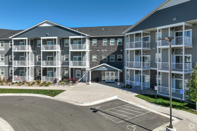 Building Photo - The Pines of Rochester