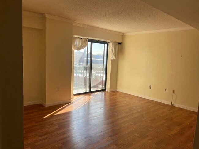 Foto del edificio - 15 North Beacon St