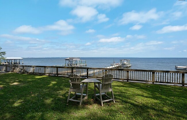 Foto del edificio - 2380 W Bayshore Rd