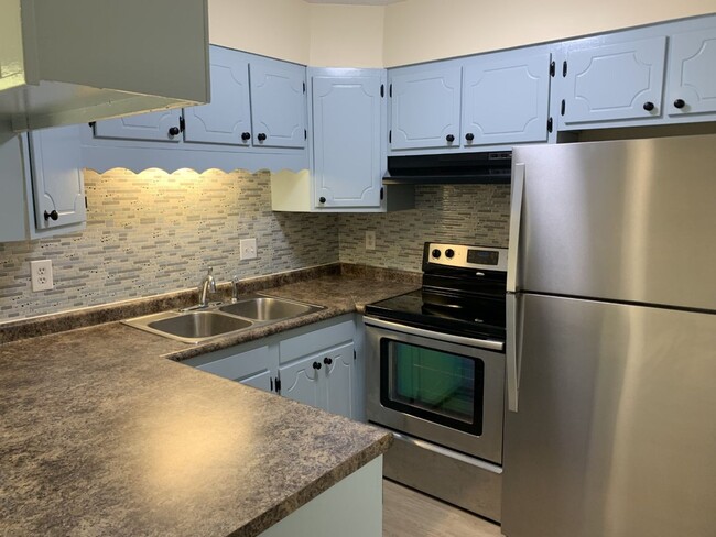 Foto del edificio - 5800 Falls of Neuse "B", 2-bd, 2-ba condo,...