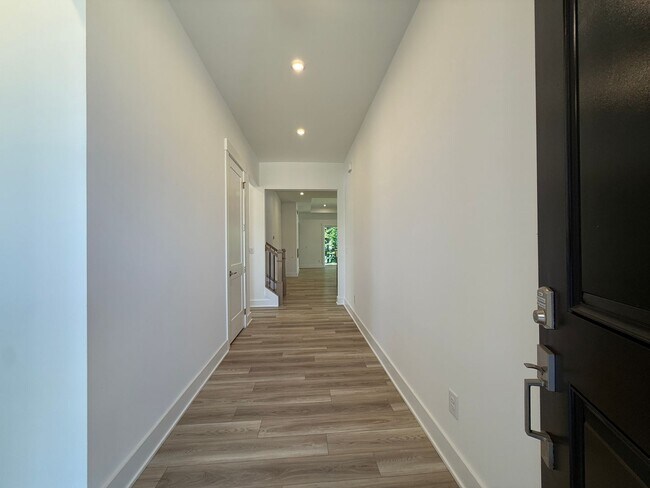 Foto del edificio - Beautiful 4 Bedroom Single Family Home