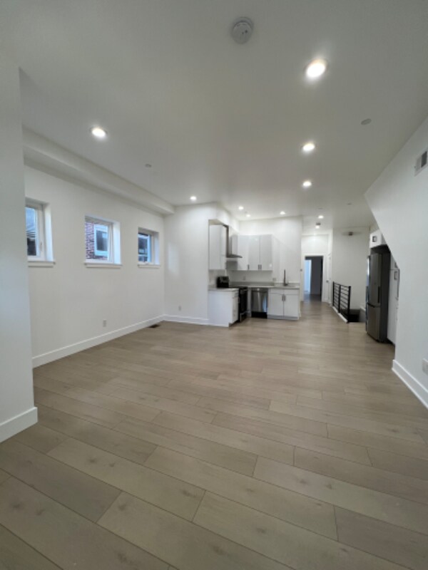 Foto del edificio - 633 N 64th St