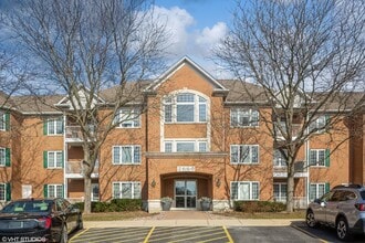 Building Photo - 2660 Summit Dr
