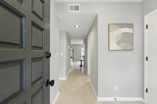 Foto del edificio - 10136 Leisure Ln N