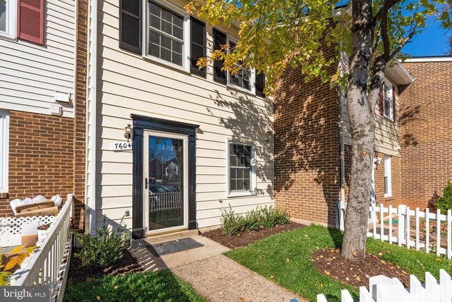 Building Photo - 7604 Somerset Ln