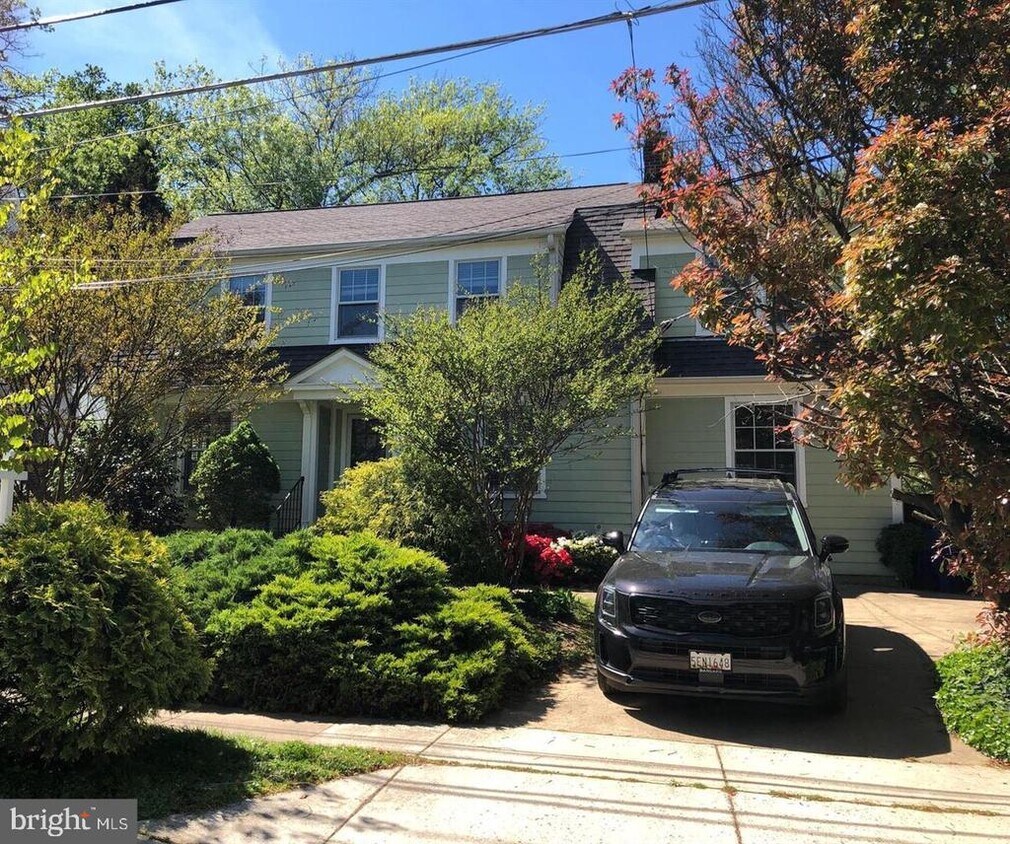 Primary Photo - 8106 Maple Ridge Rd