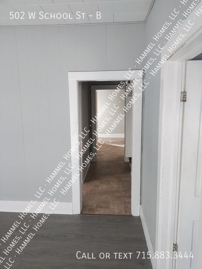 Building Photo - 502 W School St