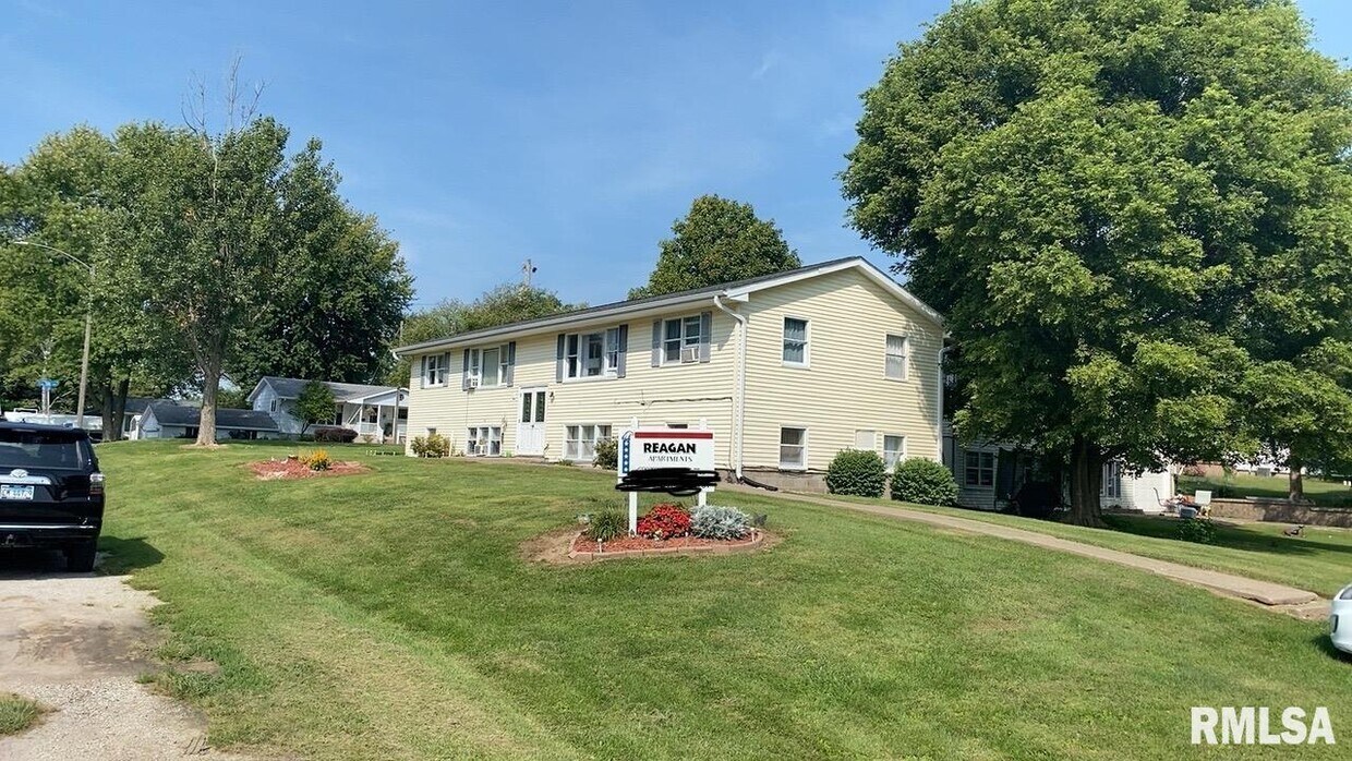 403 SW 8th St Unit 403, Aledo, IL 61231 Room for Rent in Aledo, IL