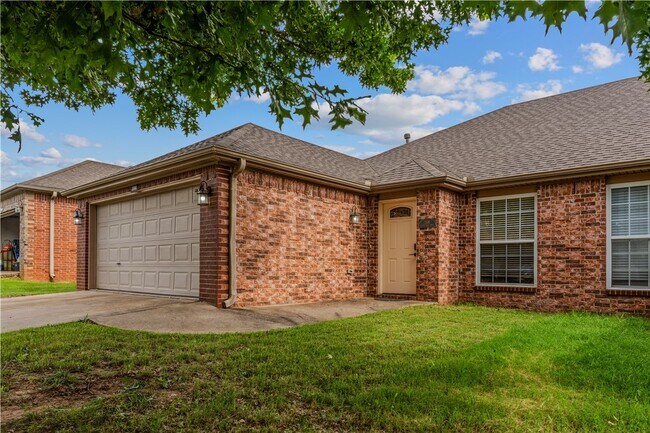 Foto del edificio - 288 Copper Oaks Dr