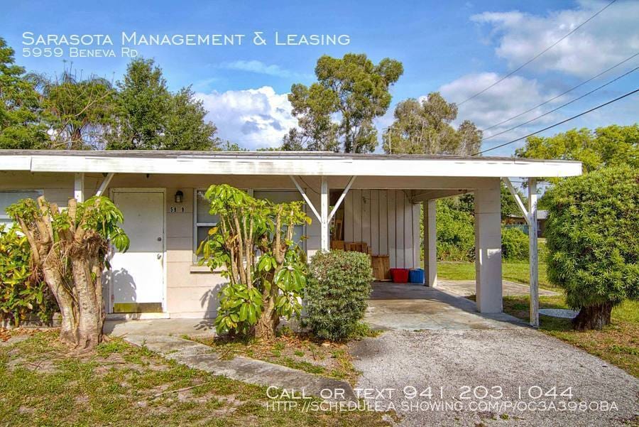 Primary Photo - 1 Bedroom Duplex convenient to Beach and S...