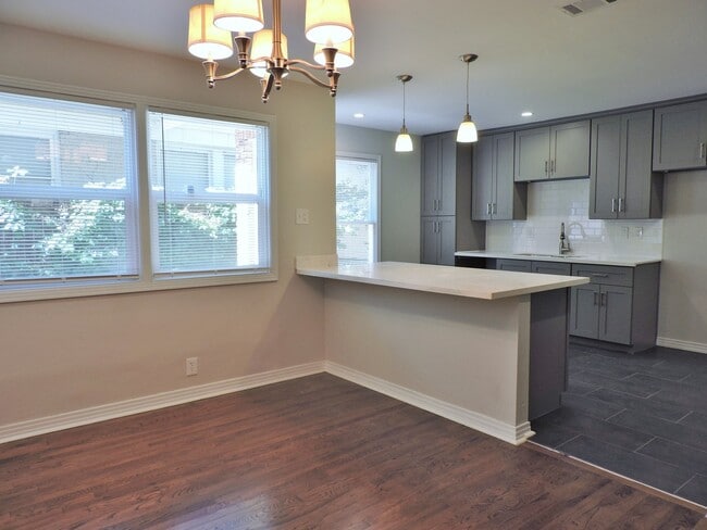Building Photo - Remodeled Berkeley Triplex with 2 Bedrooms and 2 and 1/2 Baths