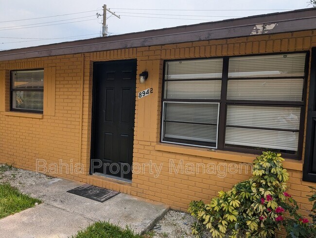 Foto del edificio - 8942 Temple Terrace Hwy