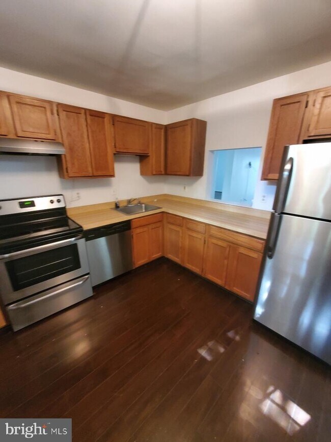 Building Photo - 4209 Stockbridge Dr