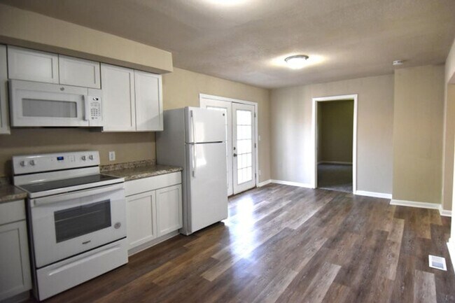 Building Photo - 4 Bedroom 2 Full Bathroom Boone for Rent
