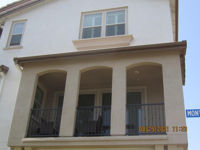 Foto del edificio - 2727 Montecito Vista Way