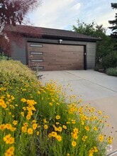 Building Photo - 226 Lois Dr