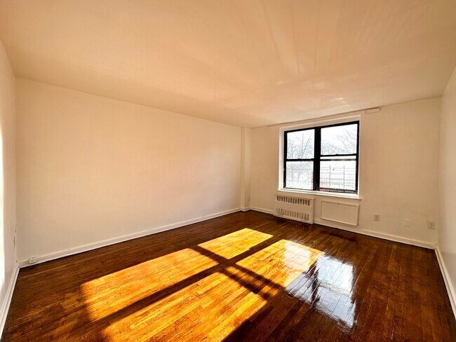 Foto del edificio - 747 E 226th St