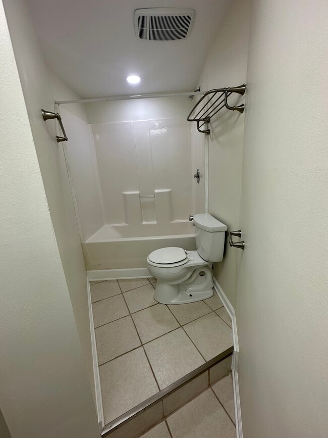 Building Photo - 546 Matthew Dr