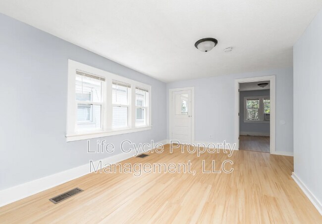 Building Photo - 1044 Muskegon Ave NW