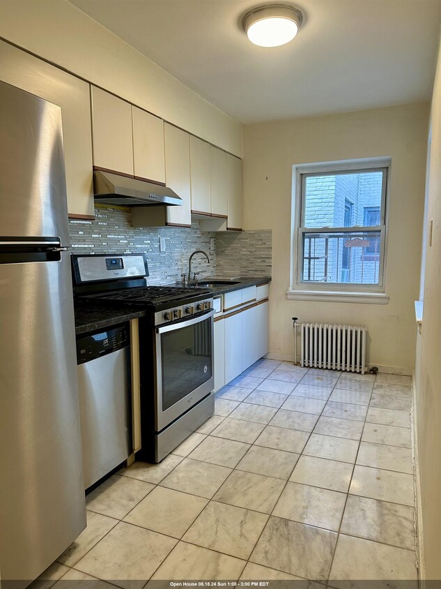 Primary Photo - 40 Glenwood Ave