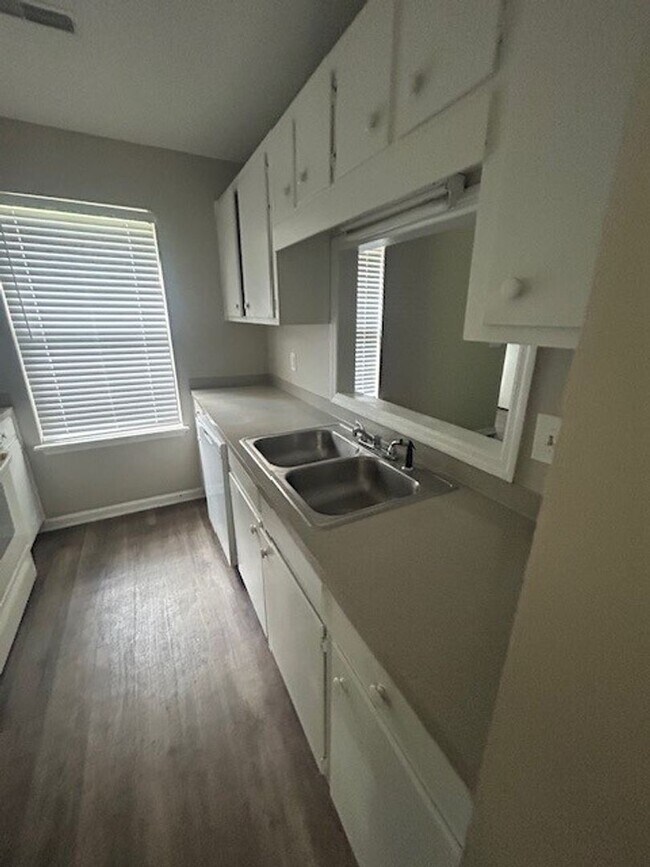 Foto del edificio - 186 A-B Dorchester Manor Blvd