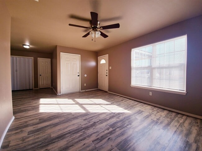 Building Photo - Great 3/2/1 in Southeast Lubbock