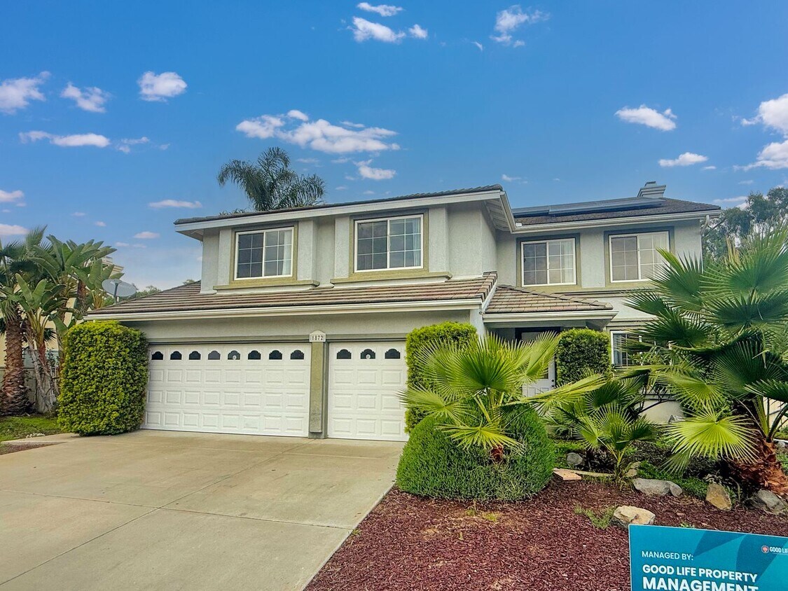 Primary Photo - Beautiful 5B/3BA Home in Vista Available f...