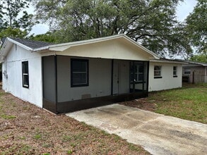 Building Photo - 2436 Lilly St